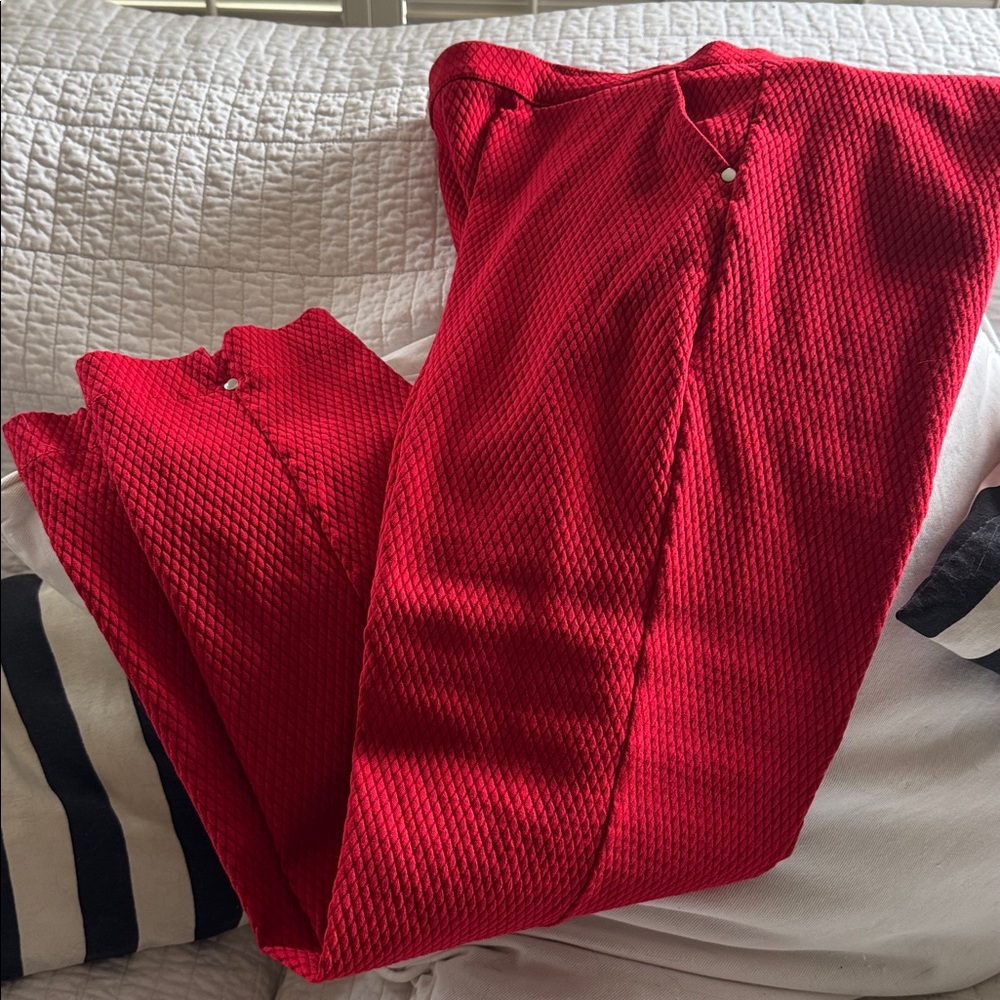 HUE Women’s Red pull on Pants. Size Large.  2 Side Pockets. VGUC